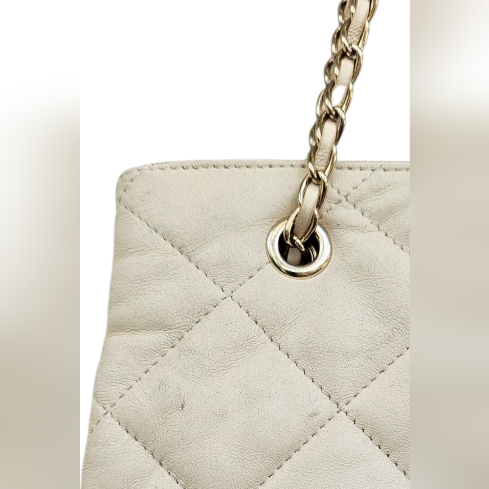 DKNY Creamy Quilted Crossbody/Shoulder Bag. Versatile Neutral Transitional - Picture 7 of 9
